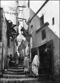 Algiers' casbah, 1900, photo by Ed. Maurice Culot and Jean-Marie Thiveaud, Institut Fran�ais d'architecture