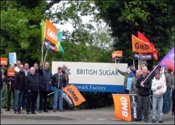 Scaffolders and electricians, employed by contractors for Vivergo in Teeside, protest at British Sugar. They voted by about 90% to walk out again in support of the locked out BP/Vivergo Redhall workers at Saltend, Hull, photo  Socialist Party