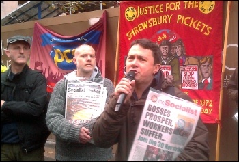 Rob Williams, chair, National Shop Stewards Network, addresses the Construction workers, electricians, demonstration 9 November 2011, photo Neil Cafferky